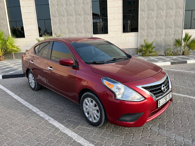 Nissan Versa (Red)